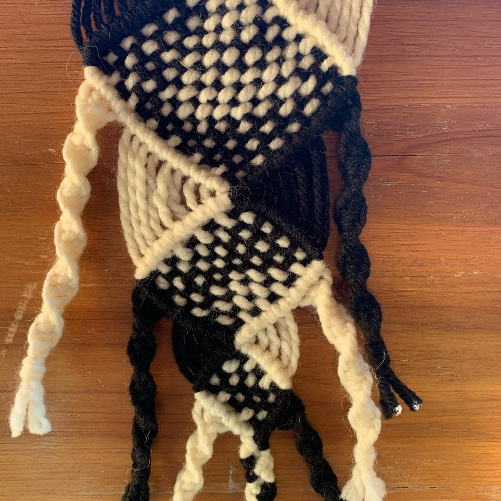 yin yang paintbrush macrame - Picture 4 of 11